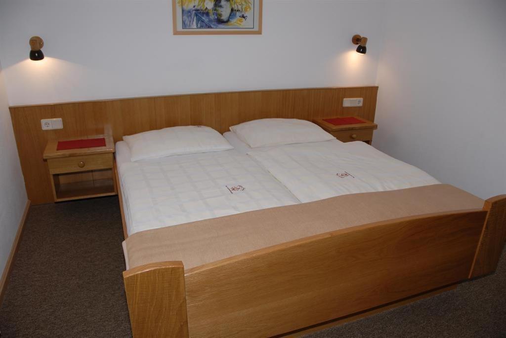 Pension & Appartement Fortin บาด ไคลน์เคิร์ชไฮม์ ภายนอก รูปภาพ