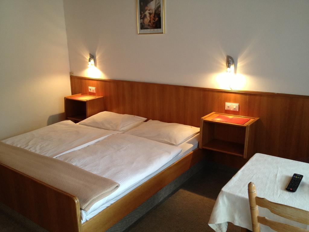 Pension & Appartement Fortin บาด ไคลน์เคิร์ชไฮม์ ห้อง รูปภาพ